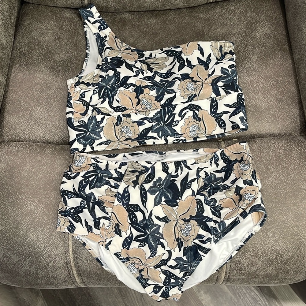 Old navy bikini with high waisted bottoms and one shoulder strap top